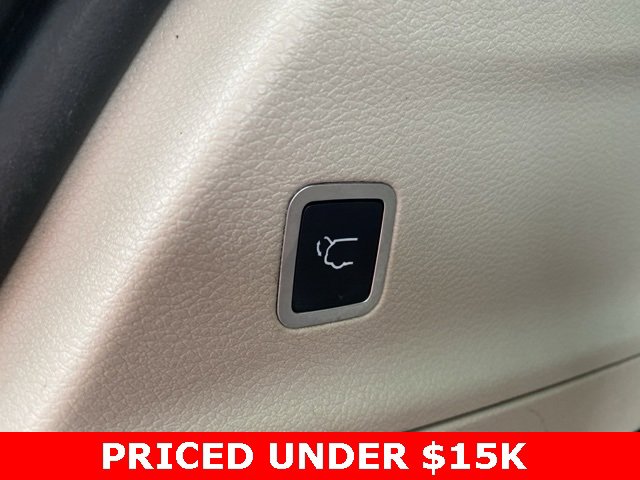 Certified 2017 Chrysler Pacifica Touring-L w/ Tire & Wheel Group image 6