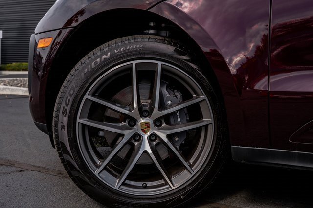 Used 2023 Porsche Macan w/ Premium Package Plus image 8