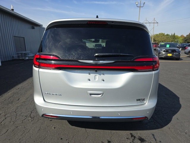 New 2026 Chrysler Pacifica Select image 6