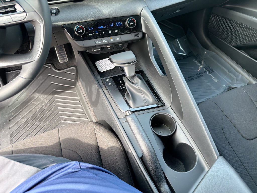 New 2026 Hyundai Elantra Sport FWD image 18