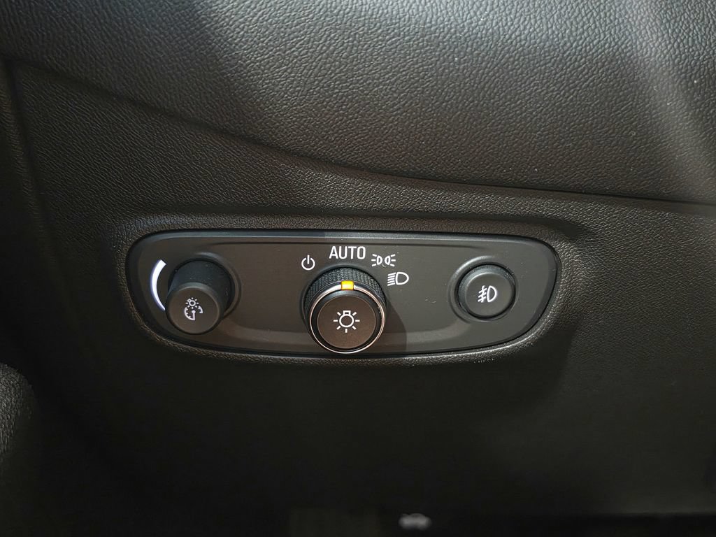 Used 2020 Chevrolet Equinox LT FWD image 14