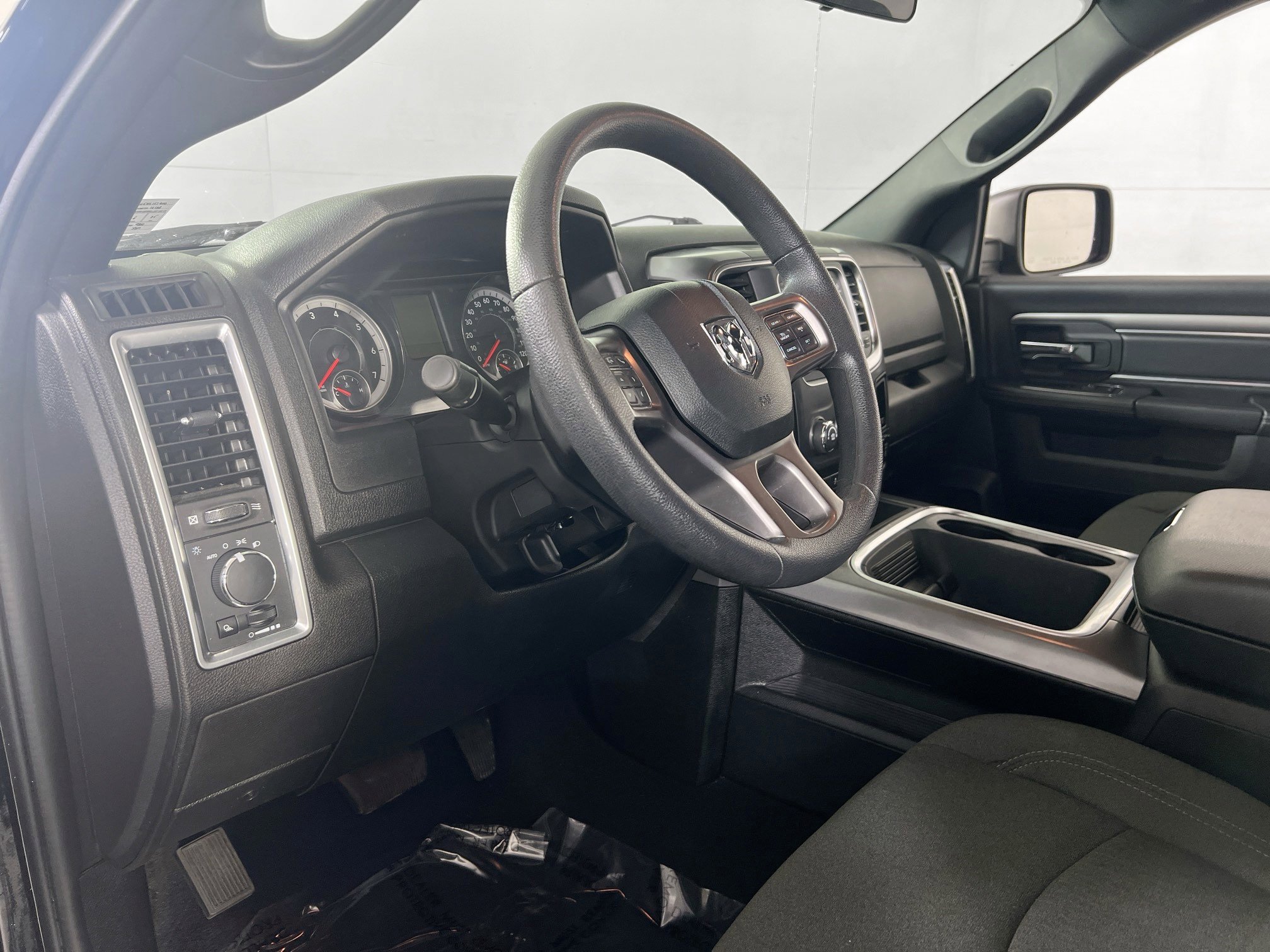 Used 2022 RAM 1500 Classic Warlock w/ Technology Package I image 9