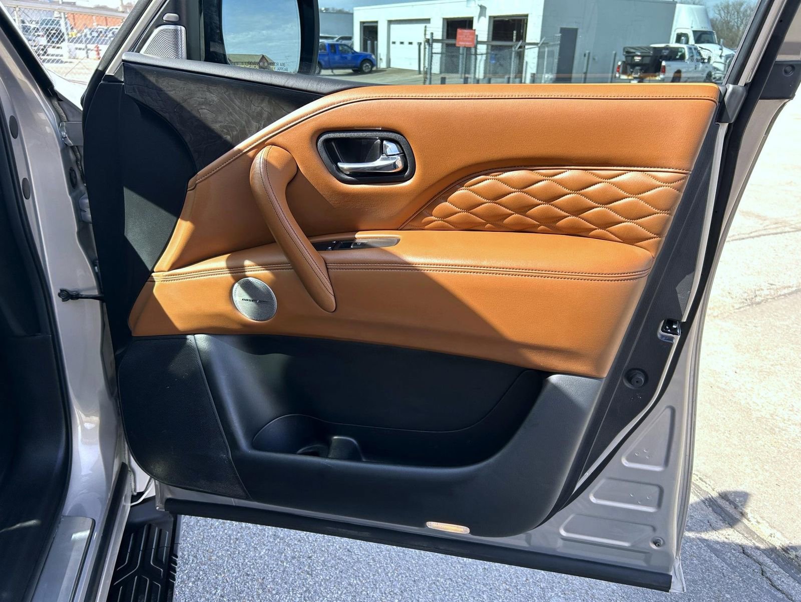 Used 2022 INFINITI QX80 Sensory w/ All-Season Package image 15