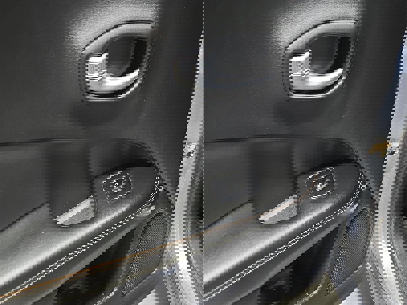 Used 2017 Jeep Compass Latitude w/ Safe & Security Group image 16