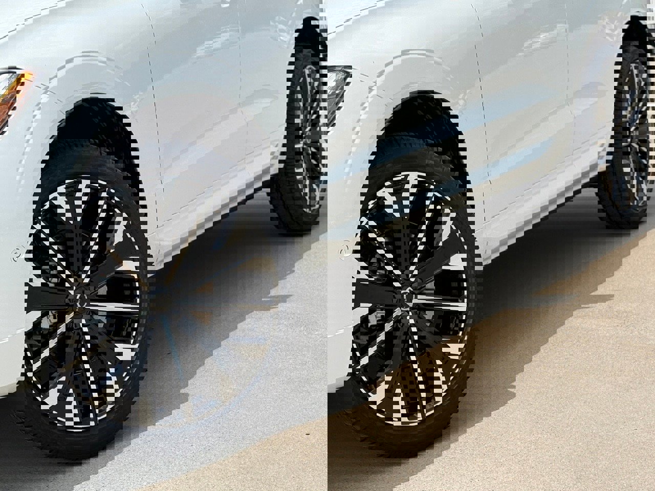 New 2026 Volvo XC60 B5 Ultra w/ Protection Package Premier image 7