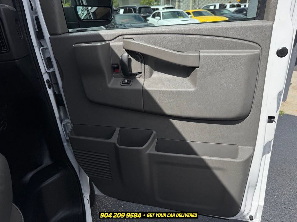 Used 2026 Chevrolet Express 2500 w/ Driver Convenience Package RWD image 32