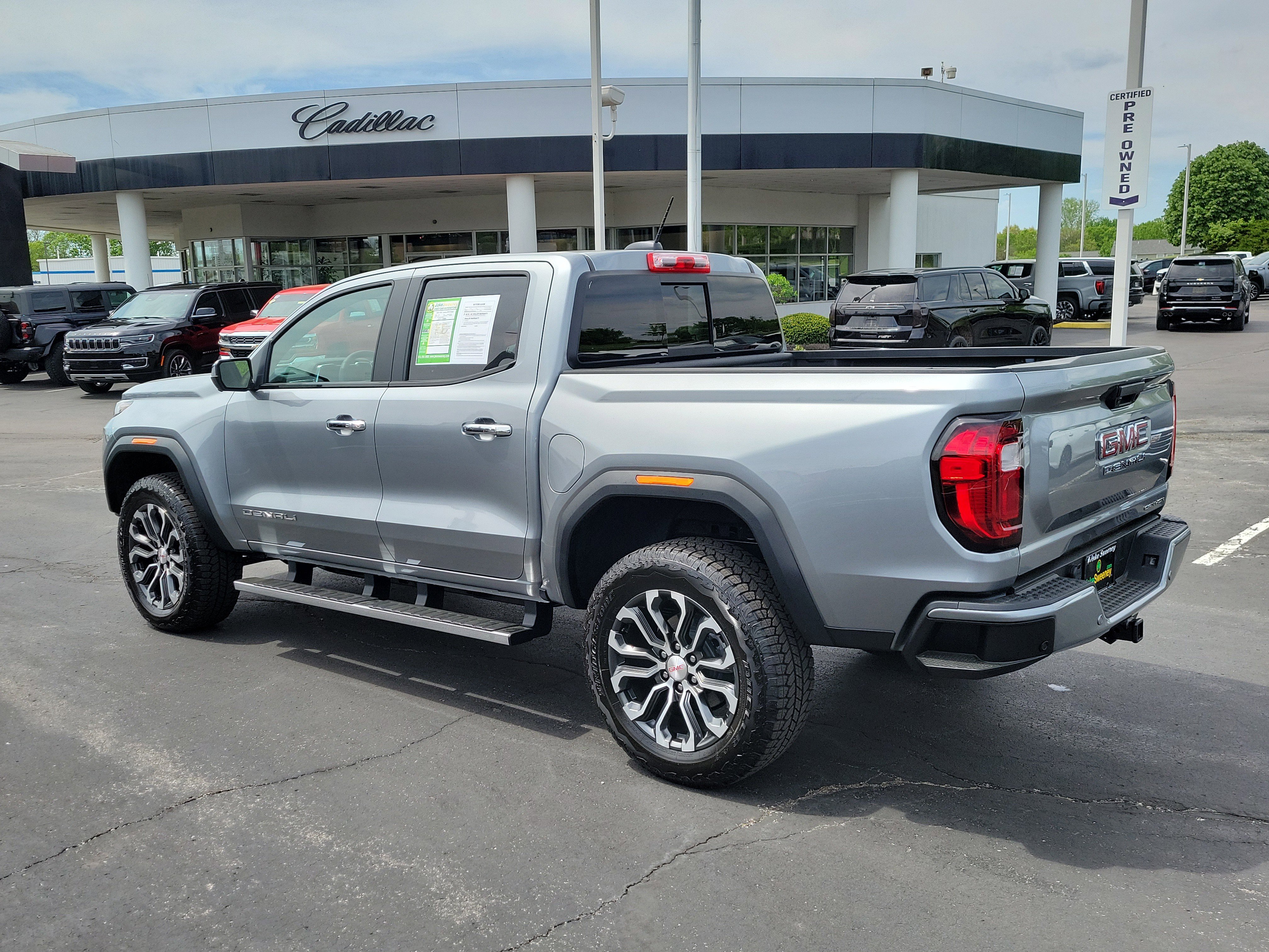 Used 2026 GMC Canyon Denali AWD/4WD image 3