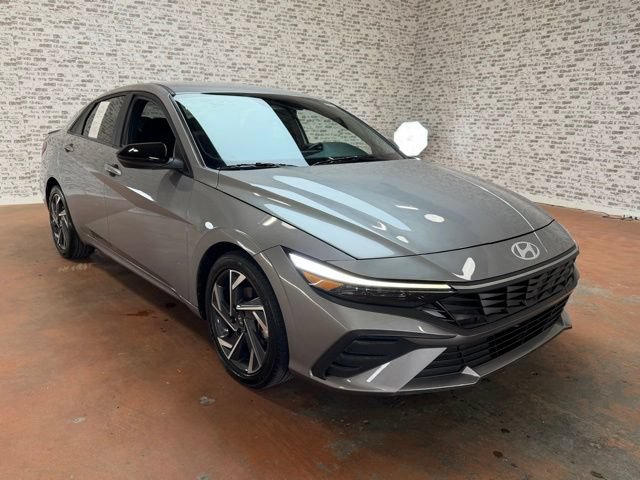 Used 2025 Hyundai Elantra Sport FWD image 7