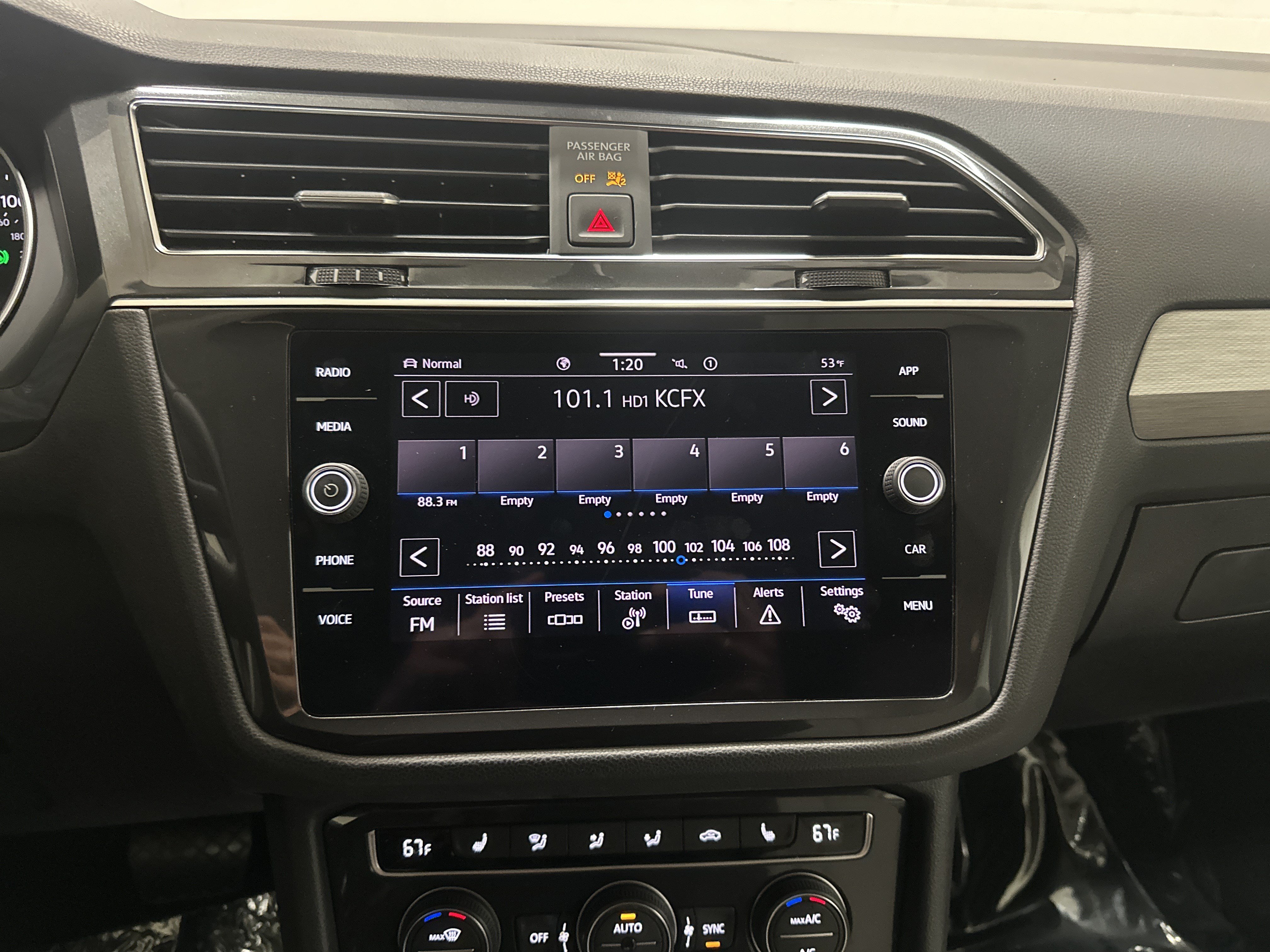 Used 2021 Volkswagen Tiguan SE AWD/4WD image 26
