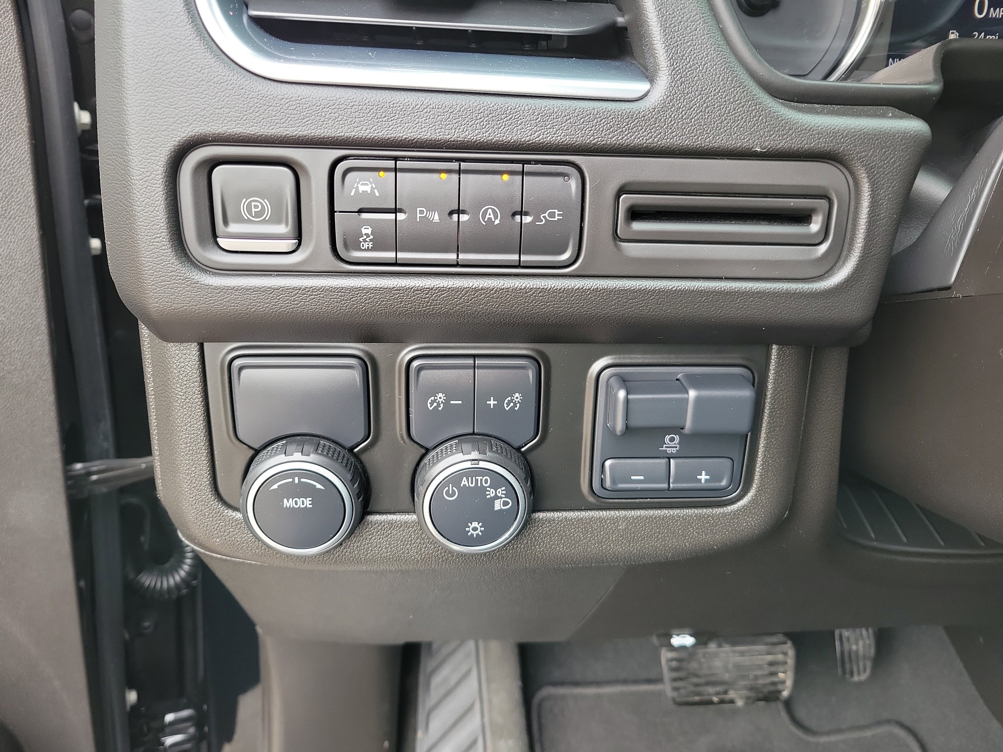 Used 2021 Chevrolet Tahoe RST w/ Luxury Package image 21