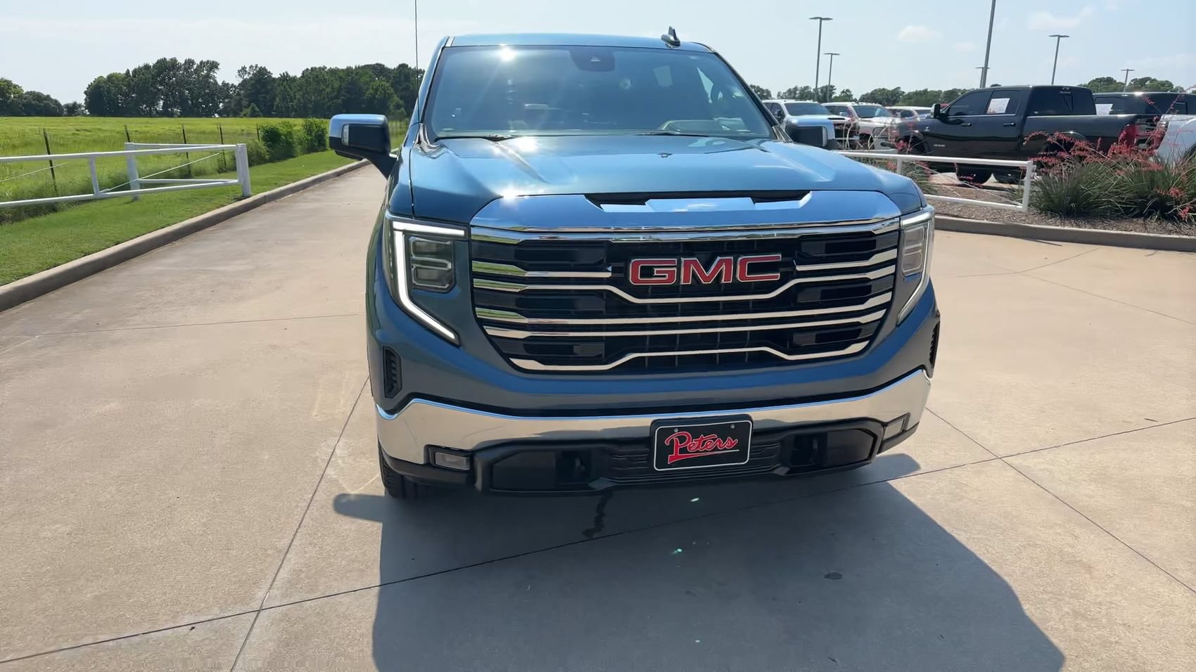 Used 2024 GMC Sierra 1500 SLT AWD/4WD image 3
