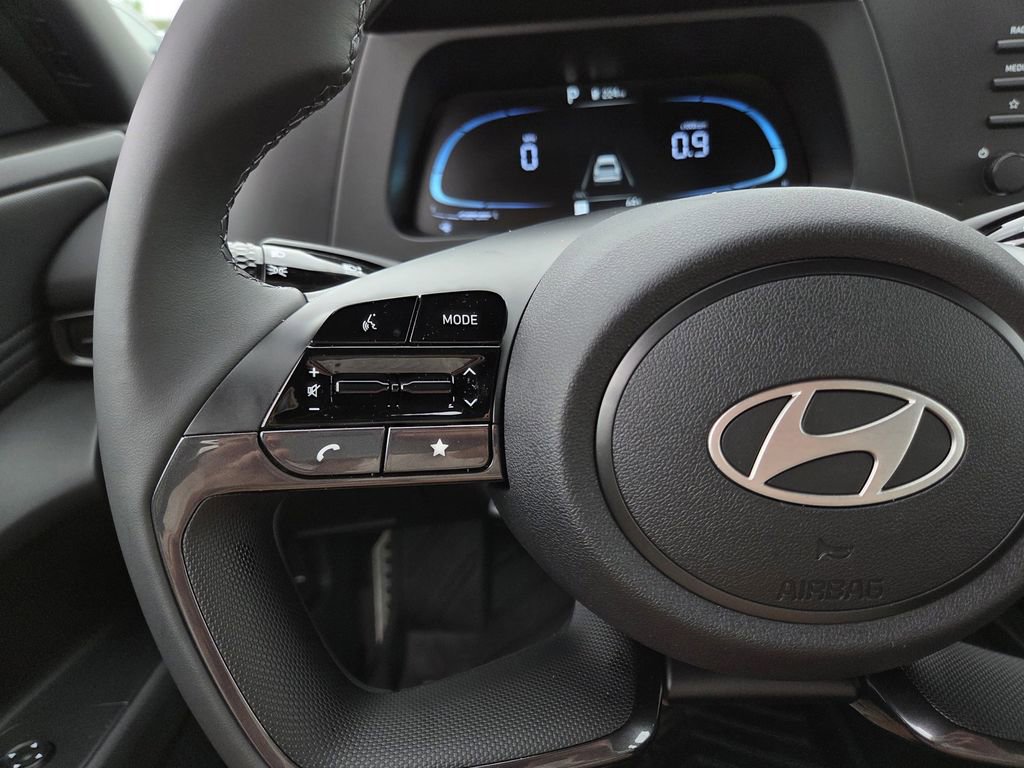 Certified 2025 Hyundai Elantra Sport FWD image 22