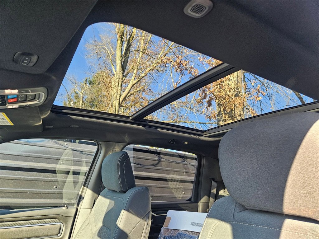 New 2026 RAM 1500 4x4 Crew Cab image 33