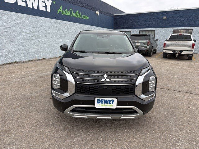 Used 2022 Mitsubishi Outlander SE image 8