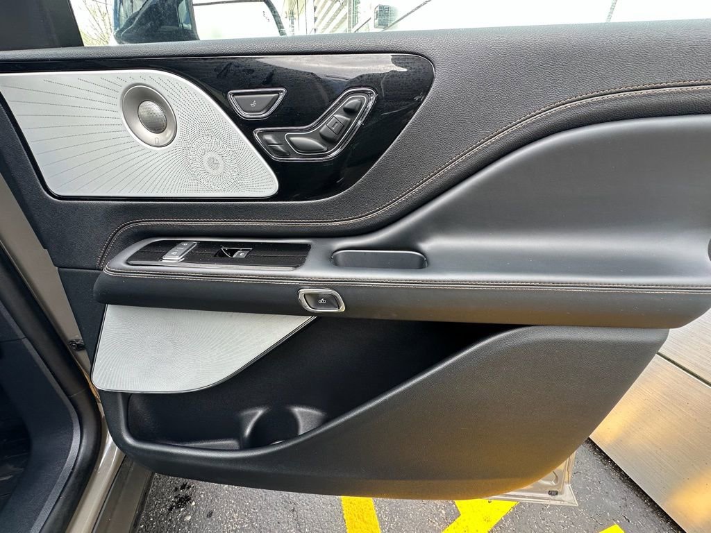 New 2025 Lincoln Aviator Black Label AWD/4WD image 23