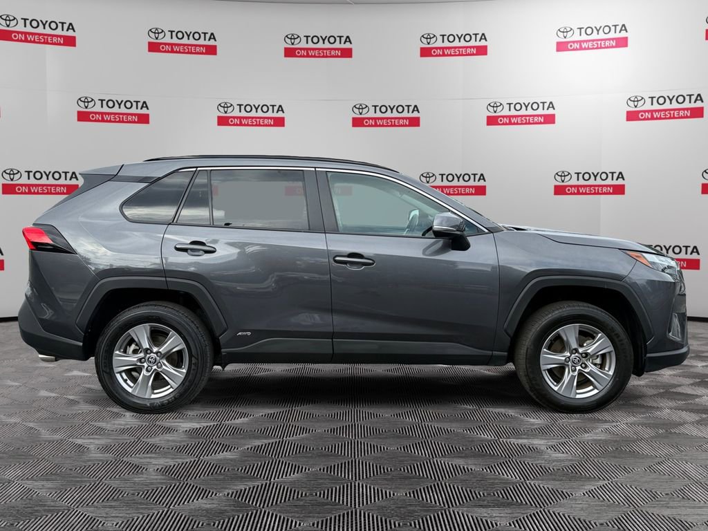 Used 2025 Toyota RAV4 LE AWD/4WD image 4