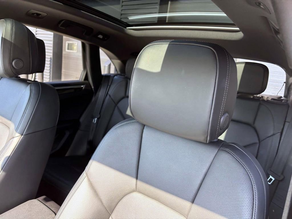 Certified 2025 Porsche Macan image 21