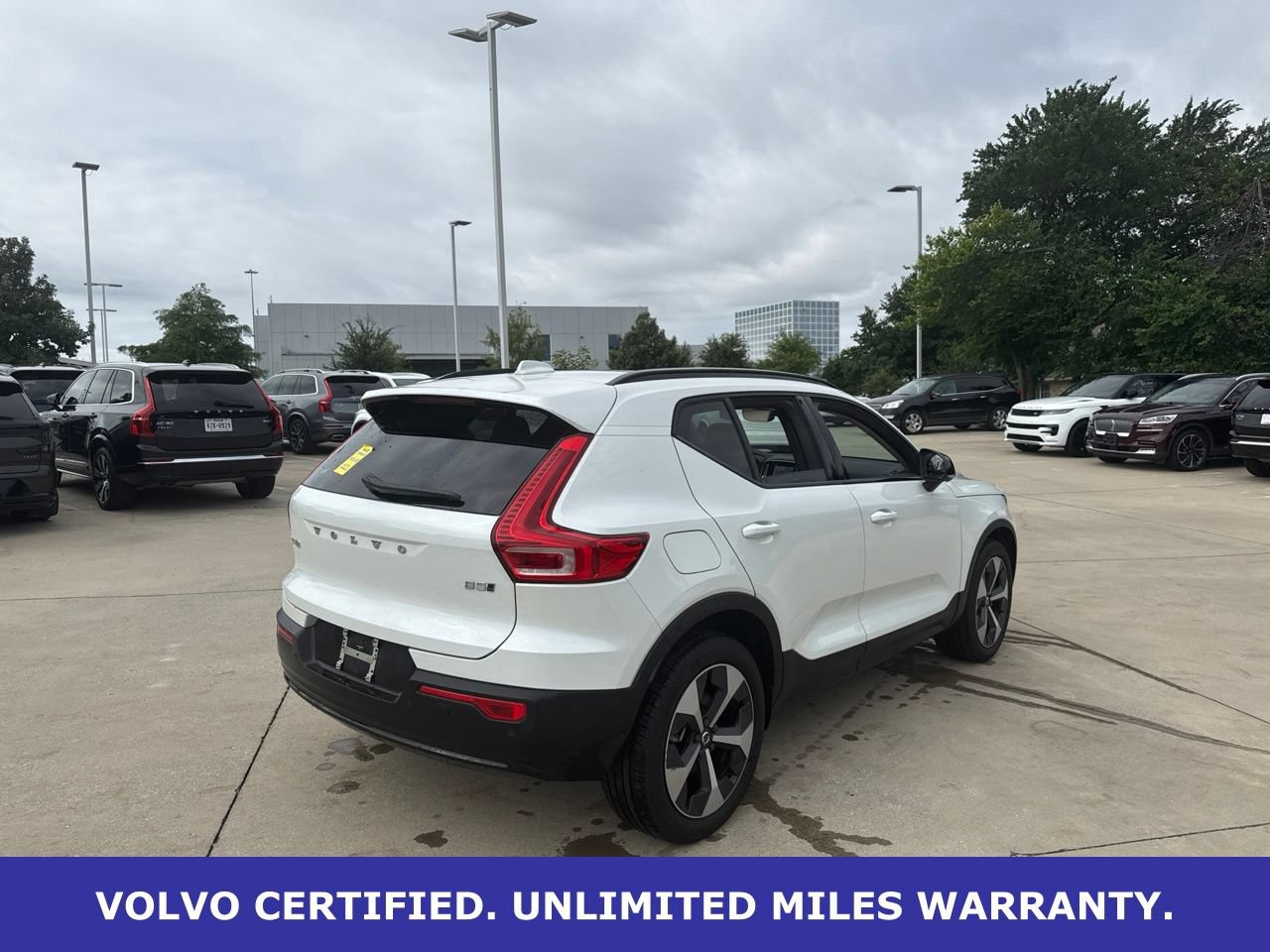Certified 2026 Volvo XC40 B5 Plus AWD/4WD image 5