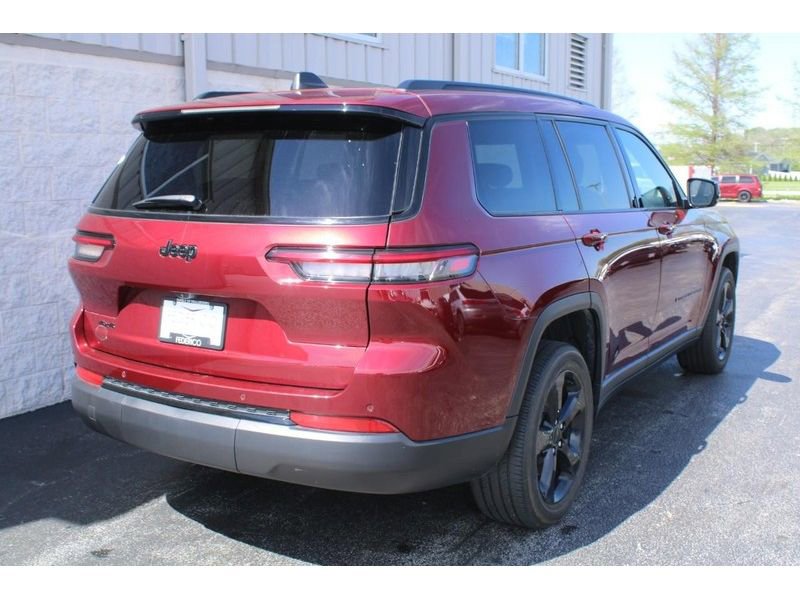 Used 2023 Jeep Grand Cherokee L Laredo AWD/4WD image 3