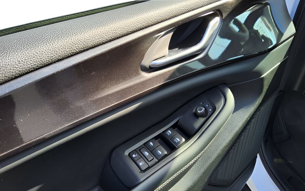 Used 2023 Jeep Grand Cherokee Altitude AWD/4WD image 26
