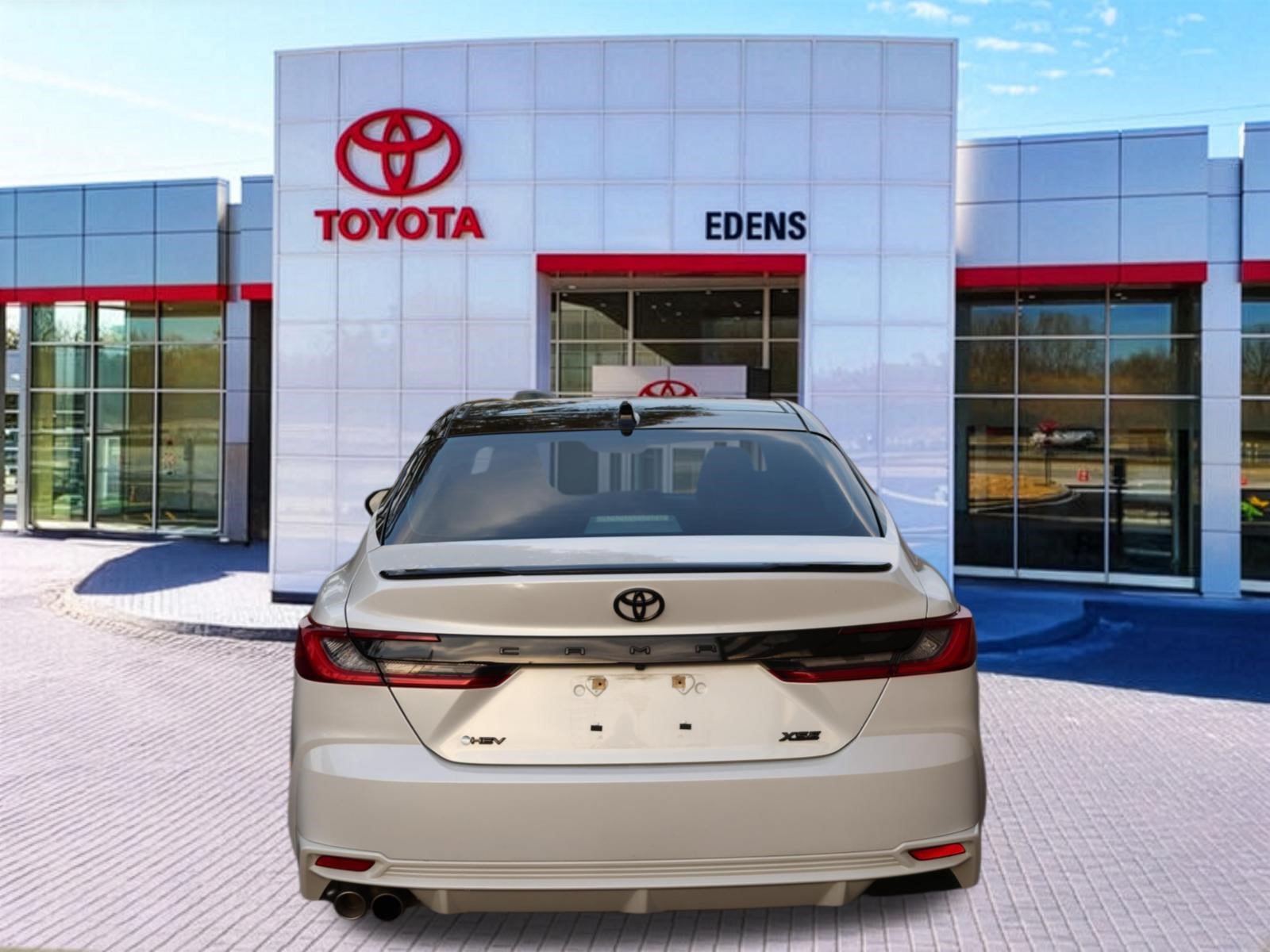 Used 2025 Toyota Camry XSE FWD image 4