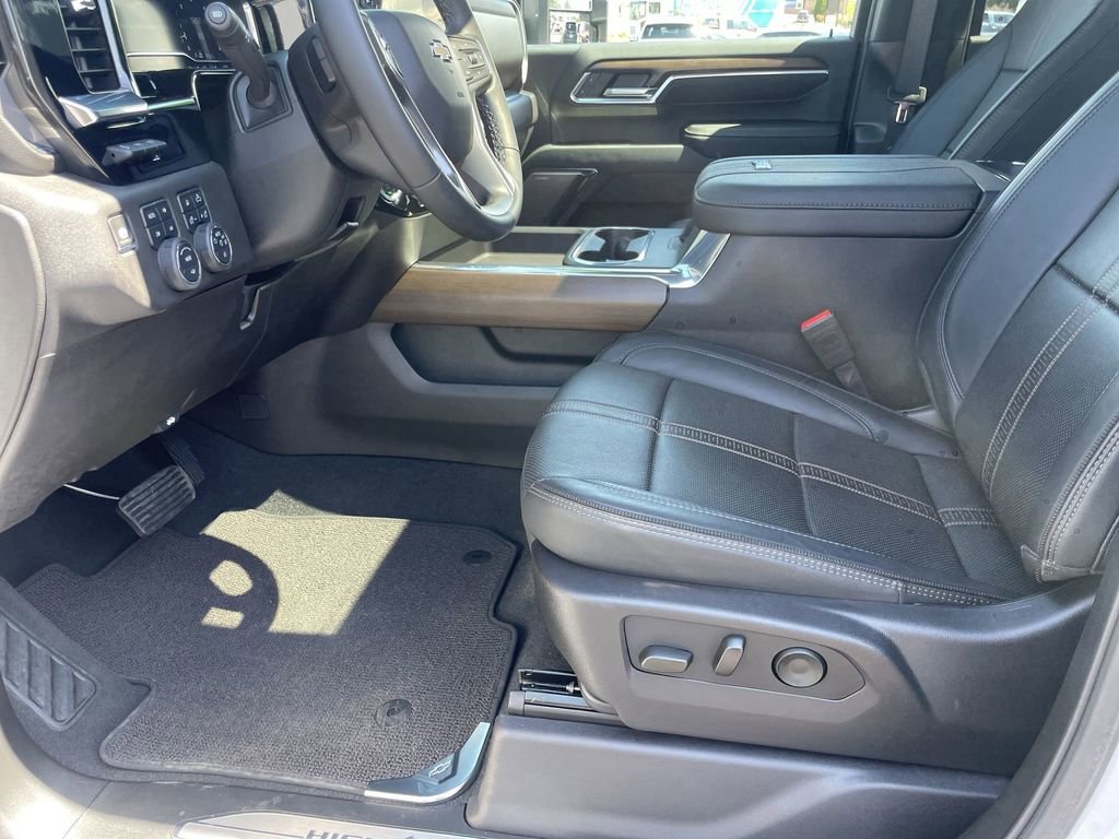 Used 2024 Chevrolet Silverado 2500 High Country w/ High Country Premium Package image 9