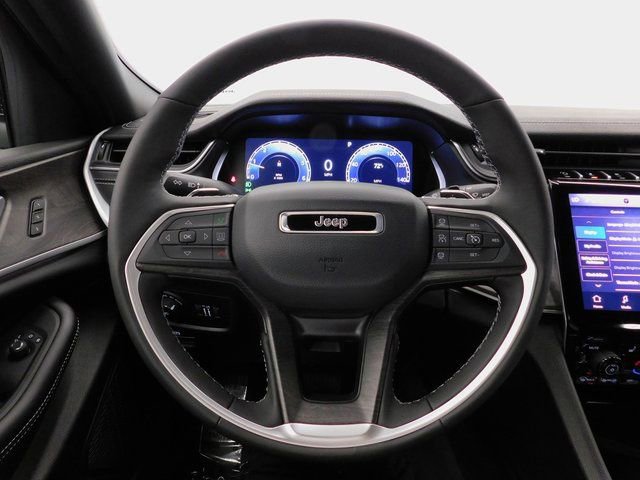 Used 2025 Jeep Grand Cherokee Limited image 38