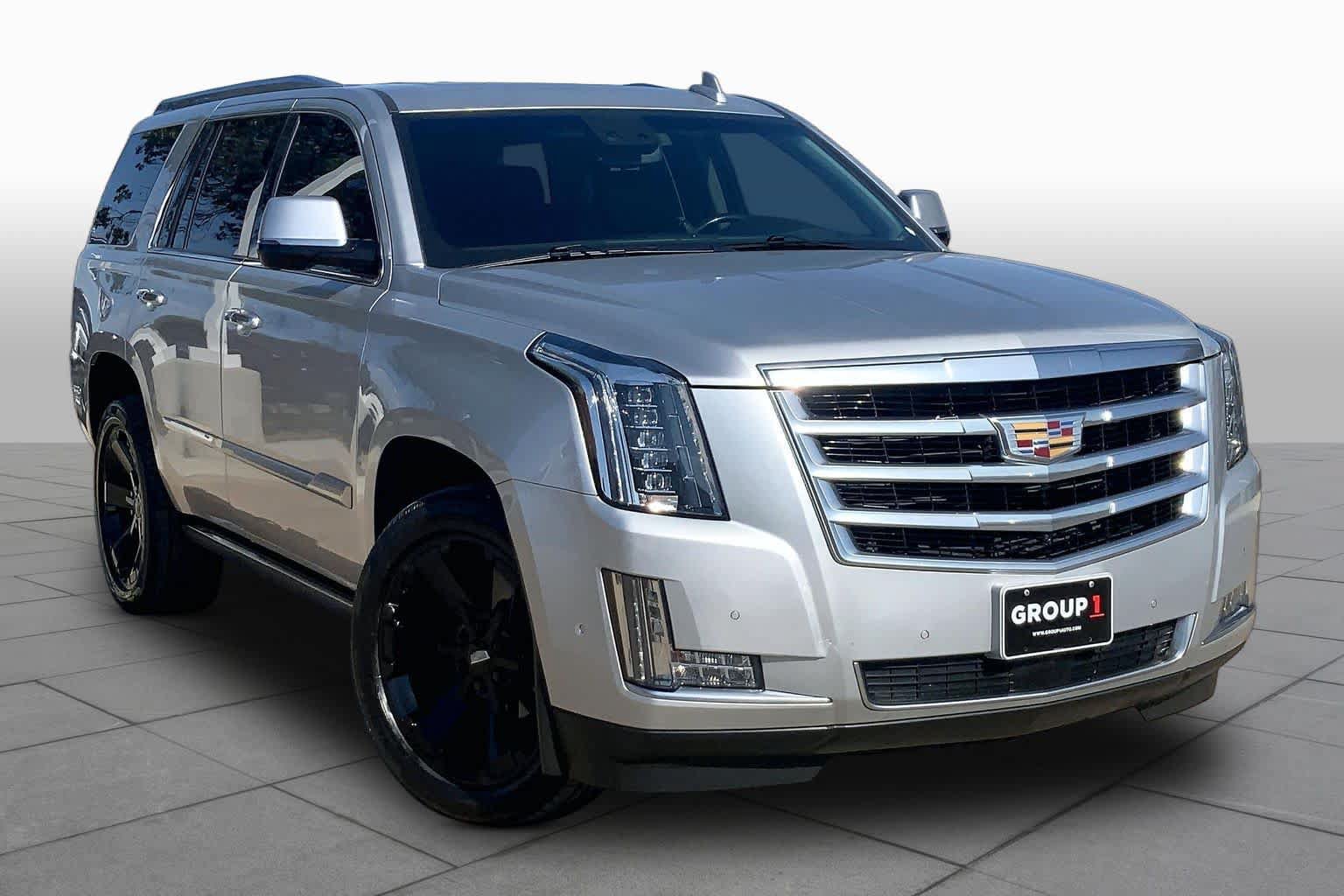 Used 2020 Cadillac Escalade Premium Luxury RWD image 3
