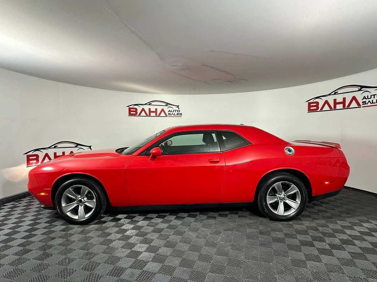 Used 2020 Dodge Challenger SXT RWD image 5