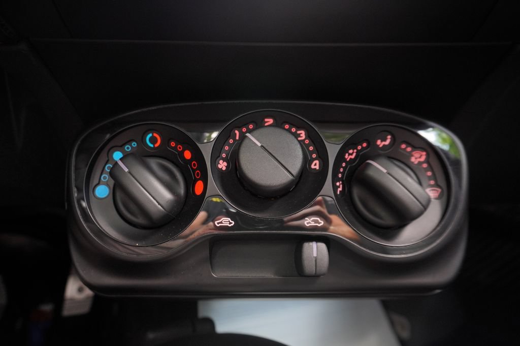 Used 2019 Alfa Romeo 4C Spider RWD image 60