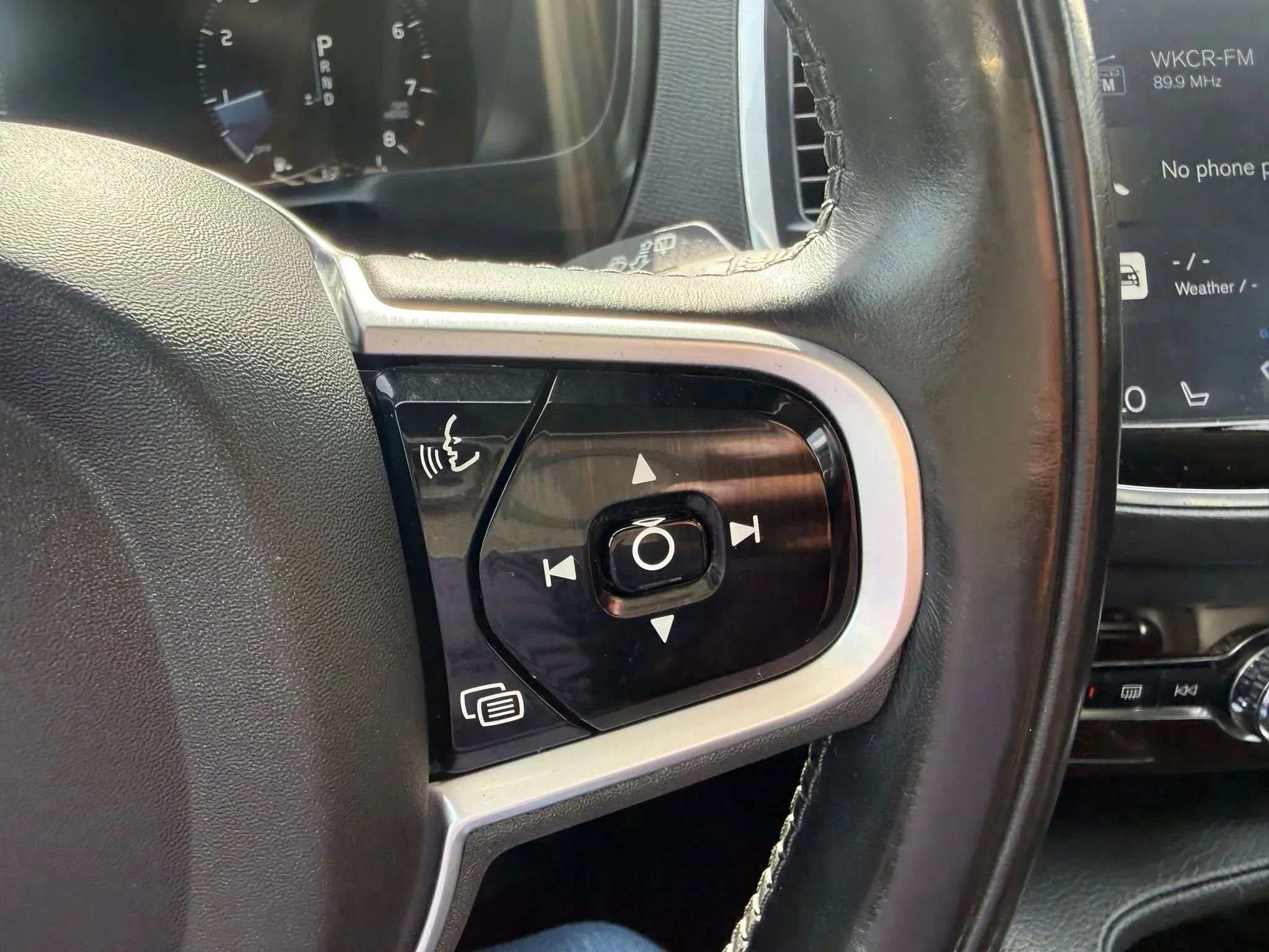 Used 2019 Volvo XC90 T6 Momentum w/ Protection Package Premier image 14