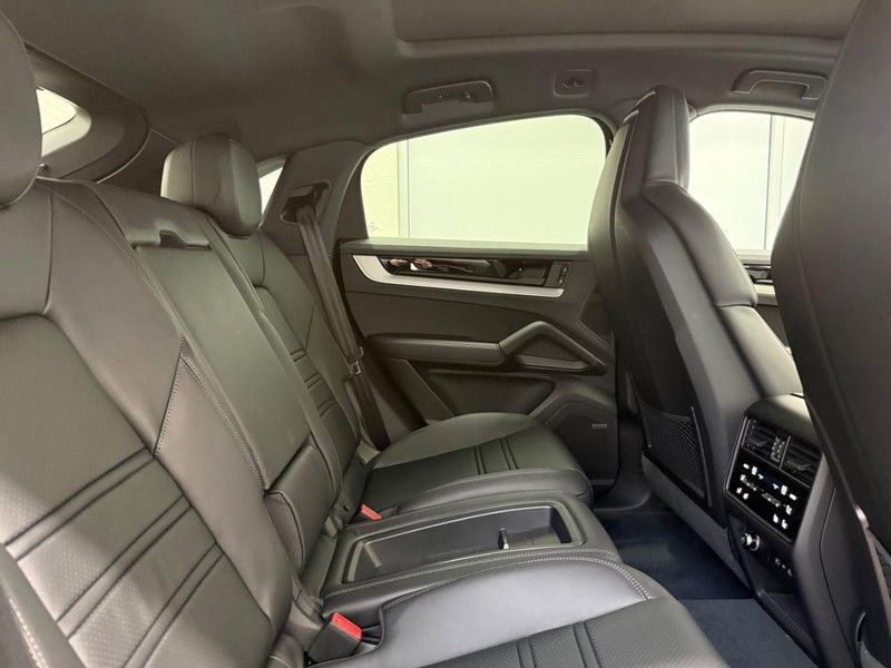New 2026 Porsche Cayenne Coupe AWD/4WD image 13