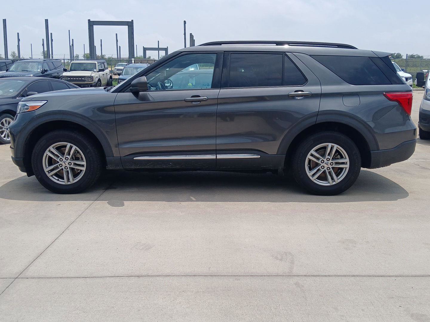 Used 2020 Ford Explorer XLT w/ Equipment Group 202A AWD/4WD image 10