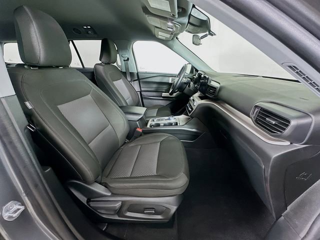 Used 2023 Ford Explorer XLT AWD/4WD image 7