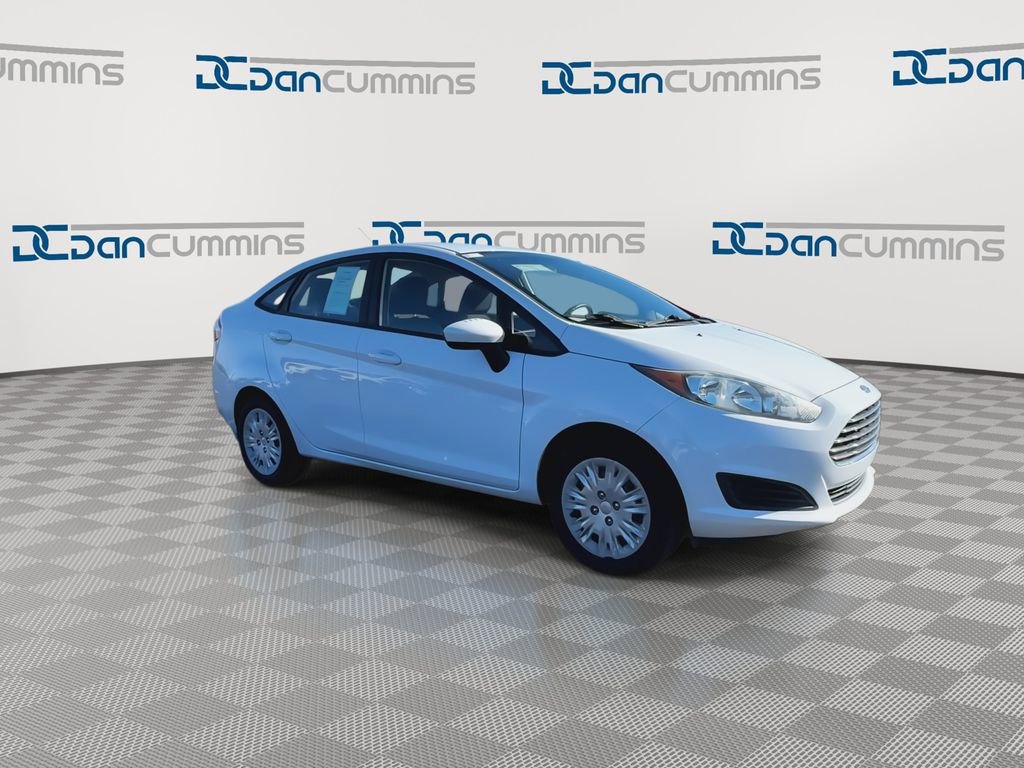 Used 2015 Ford Fiesta S image 2