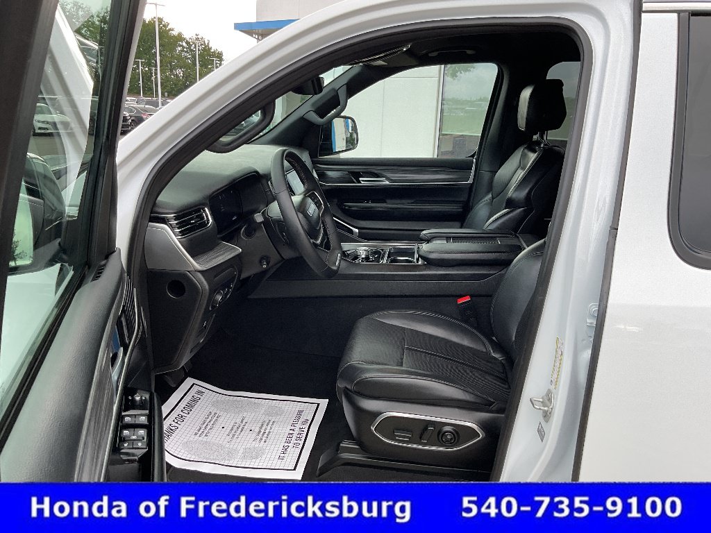 Used 2024 Jeep Wagoneer Series II w/ Flexible Seating Group AWD/4WD image 34
