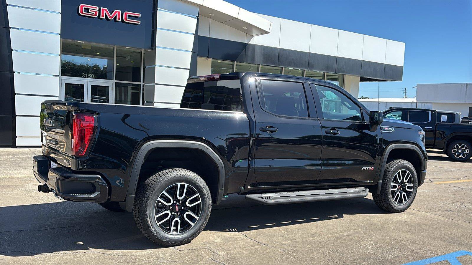 New 2026 GMC Sierra 1500 AT4 w/ AT4 Premium Package AWD/4WD image 8