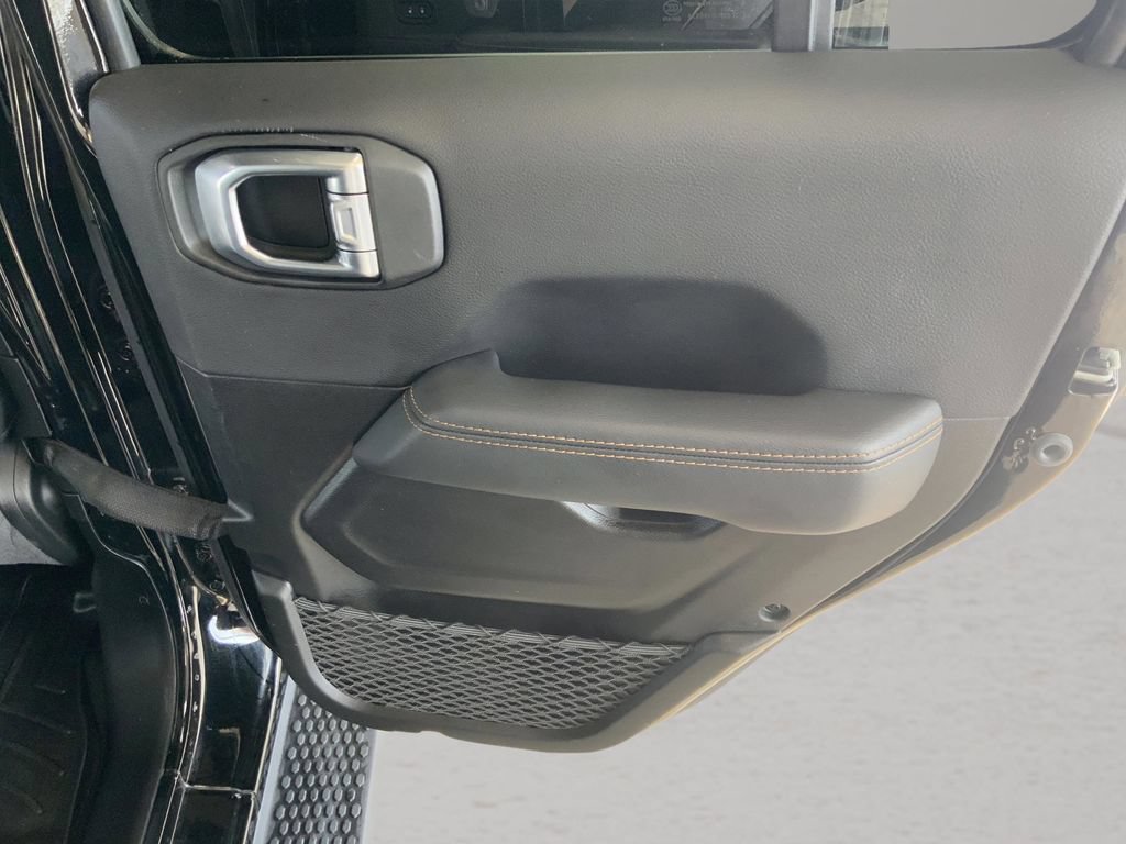 Used 2022 Jeep Wrangler Unlimited Sahara AWD/4WD image 39