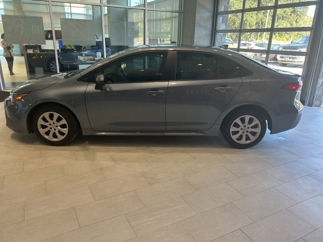 Used 2025 Toyota Corolla LE image 3
