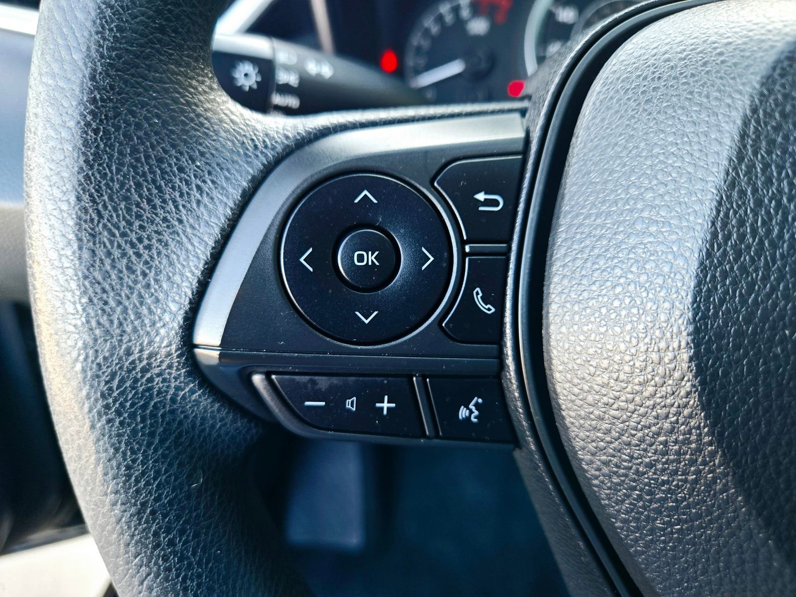 Used 2020 Toyota Corolla LE image 11