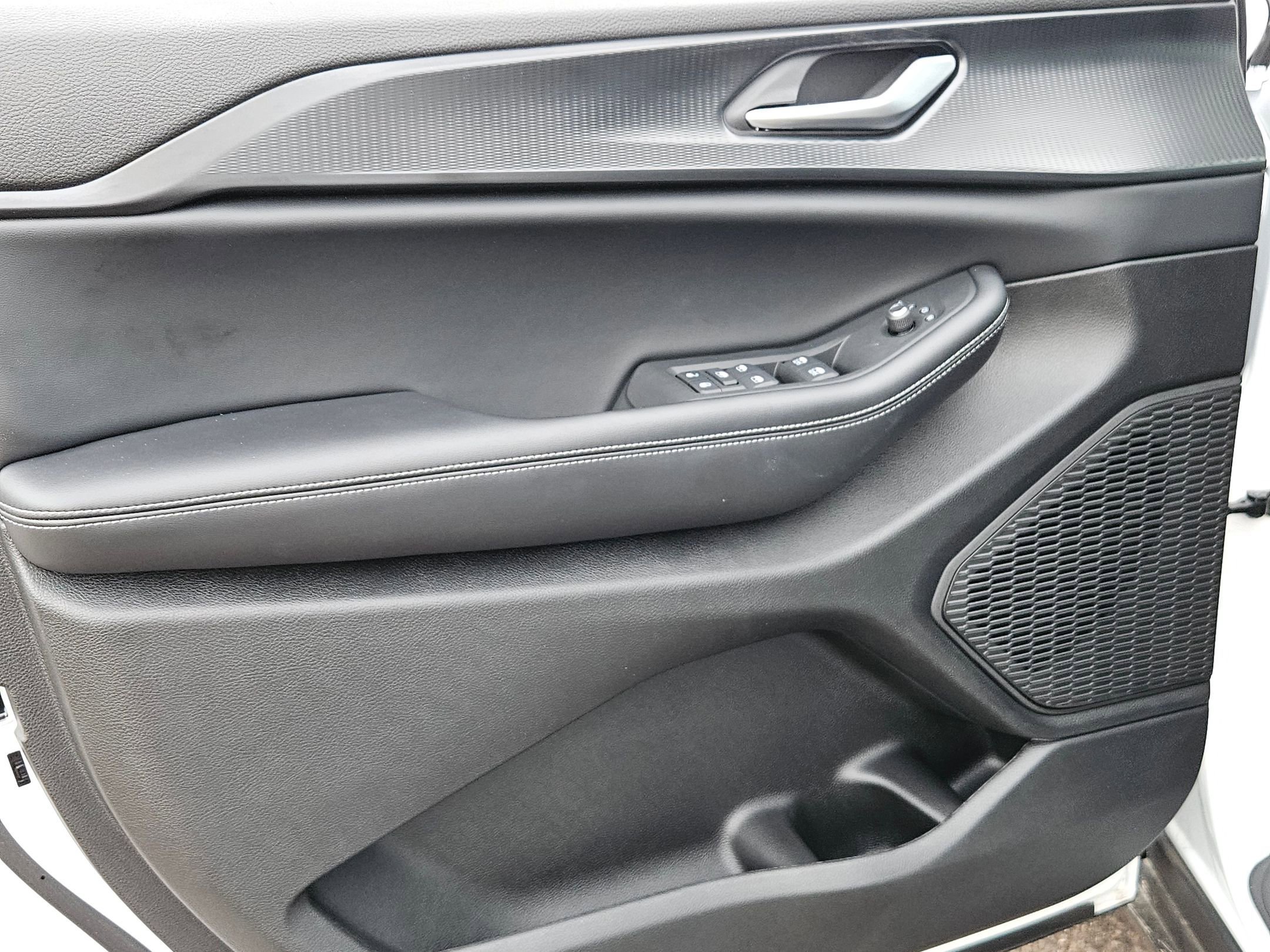 Used 2025 Jeep Grand Cherokee Laredo w/ Trailer Tow Package RWD image 11