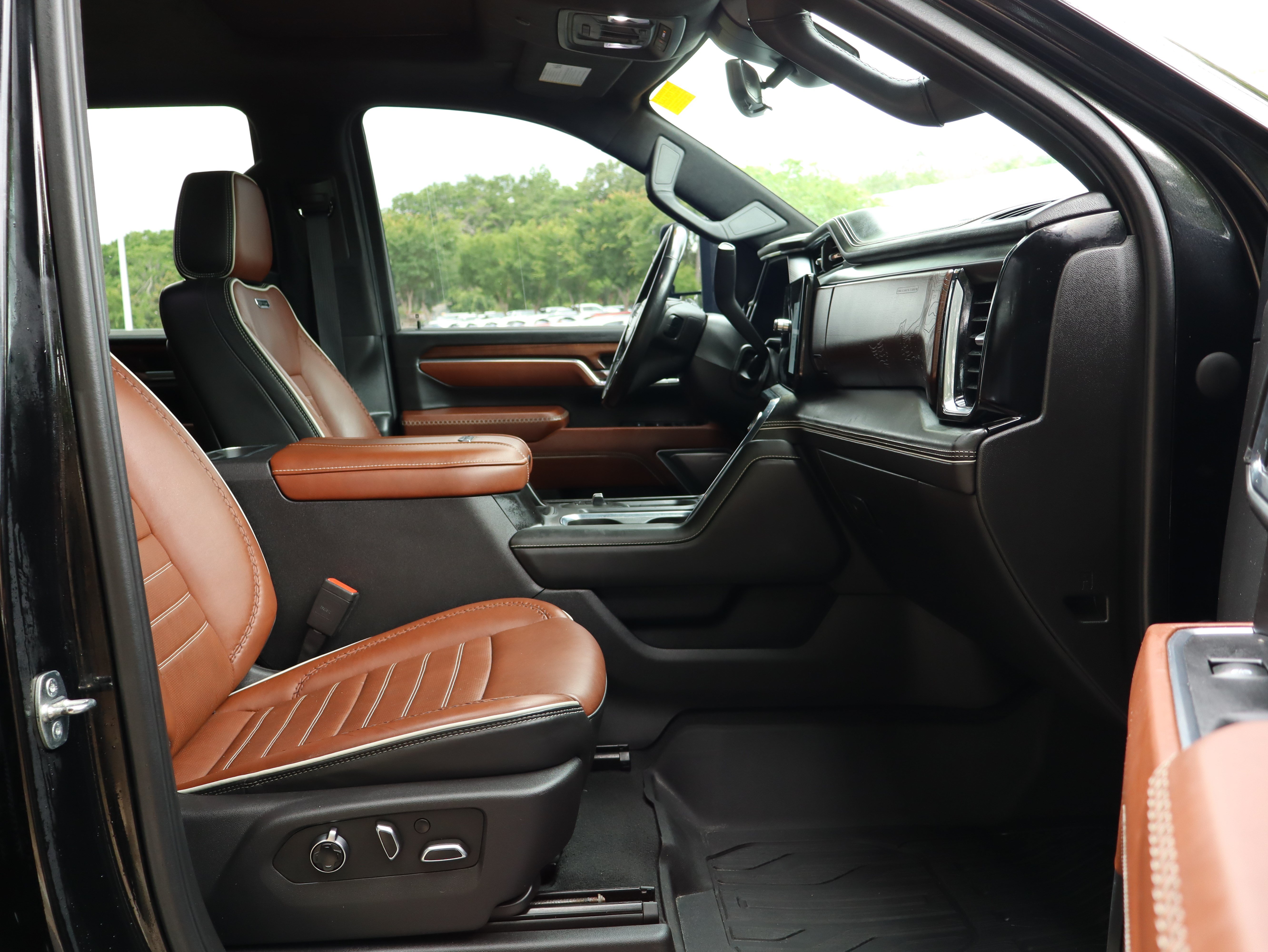 Used 2024 GMC Sierra 2500 Denali Ultimate AWD/4WD image 26