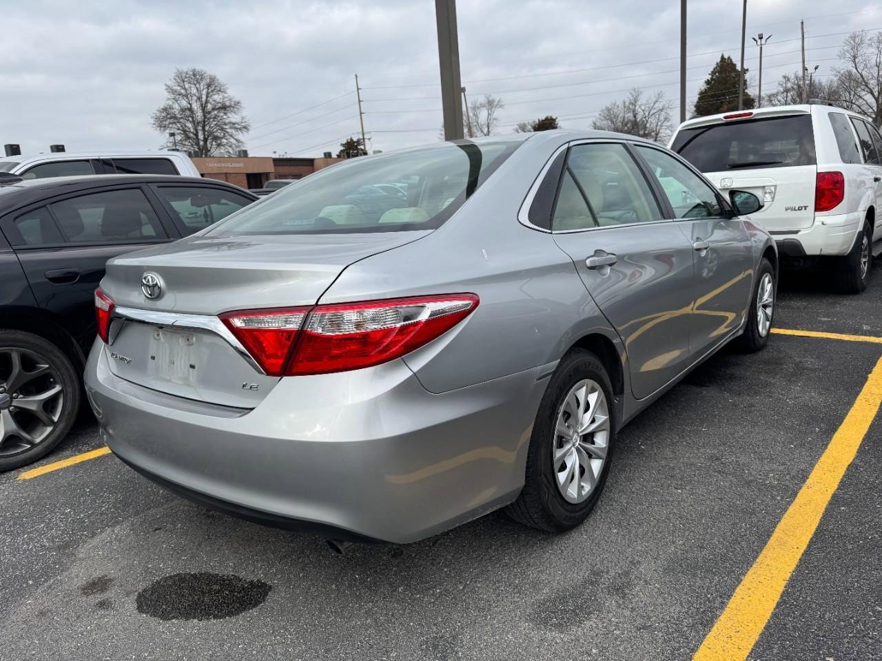 Used 2016 Toyota Camry LE image 7