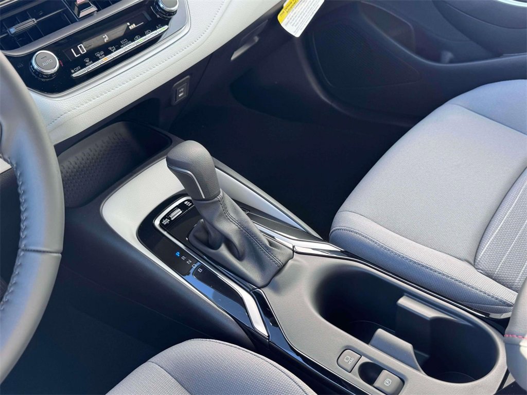 Used 2025 Toyota Corolla SE image 17