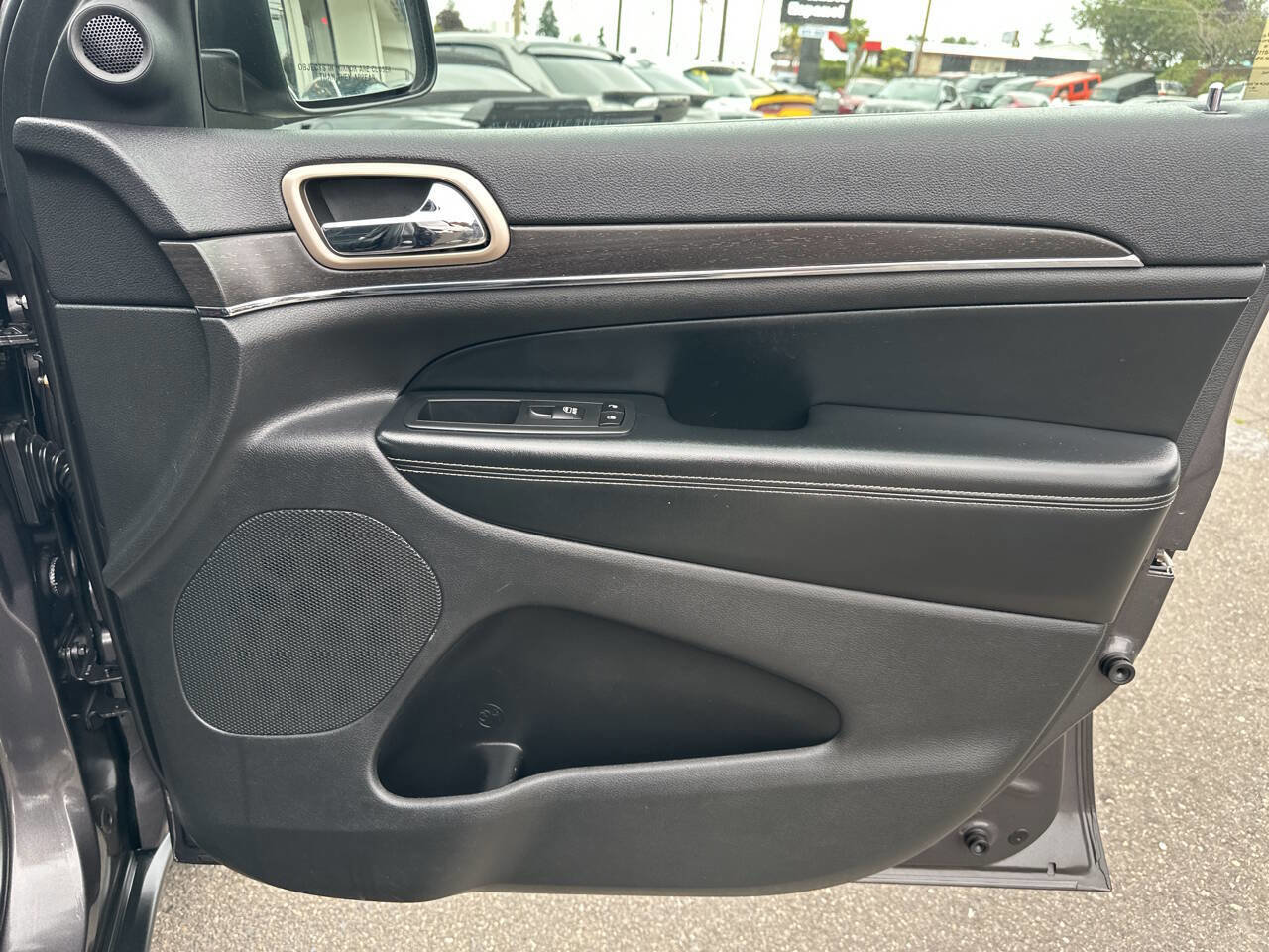 Used 2017 Jeep Grand Cherokee Limited w/ Luxury Group II image 20