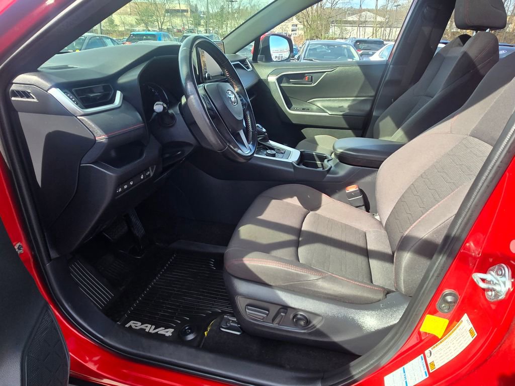 Used 2021 Toyota RAV4 SE w/ Weather & Moonroof Package AWD/4WD image 14