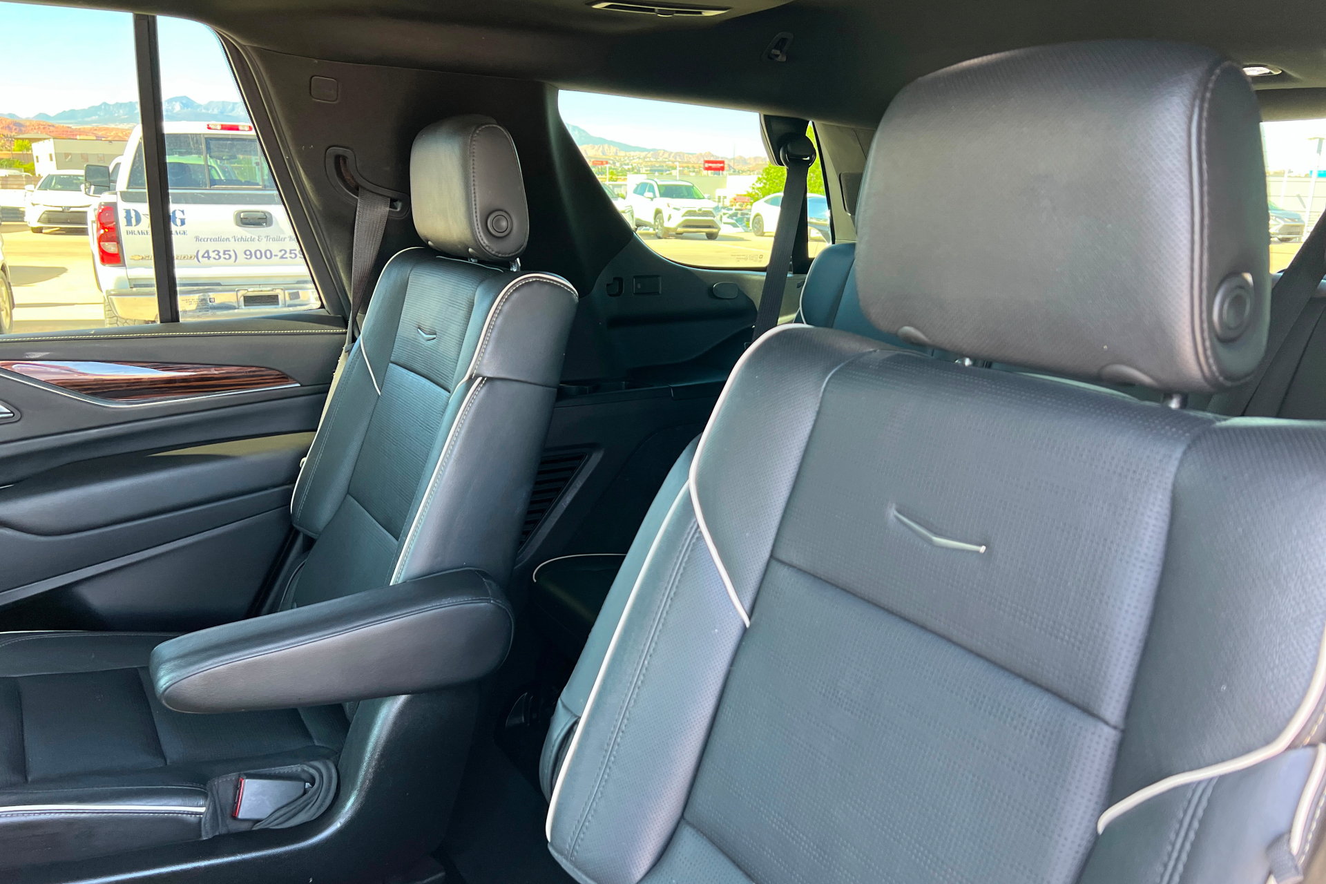 Used 2021 Cadillac Escalade Premium Luxury w/ Driver Assist Tech Package AWD/4WD image 21