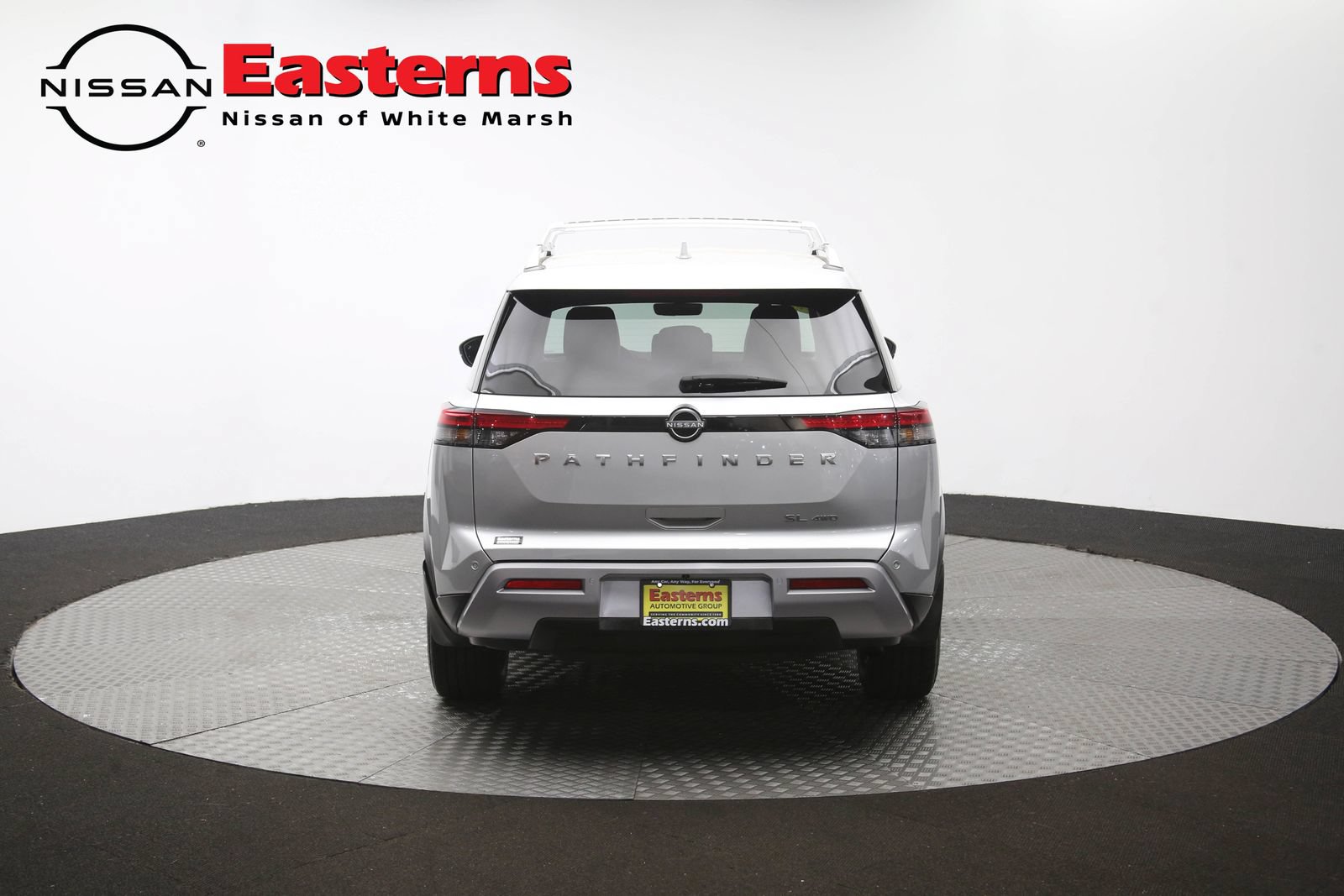 Used 2023 Nissan Pathfinder SL AWD/4WD image 38