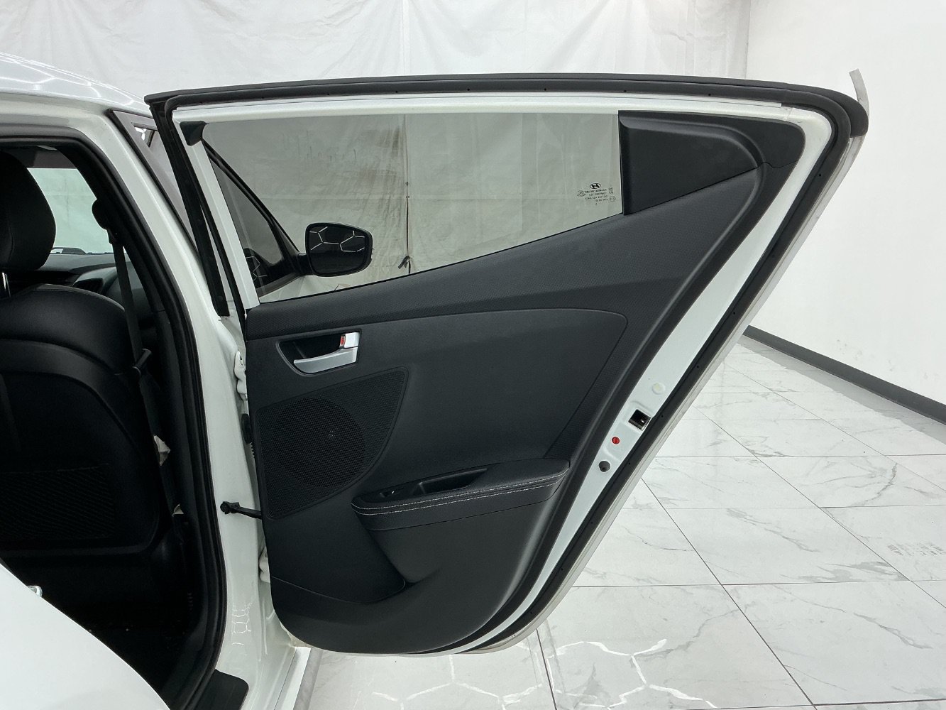 Used 2016 Hyundai Veloster Turbo FWD image 22