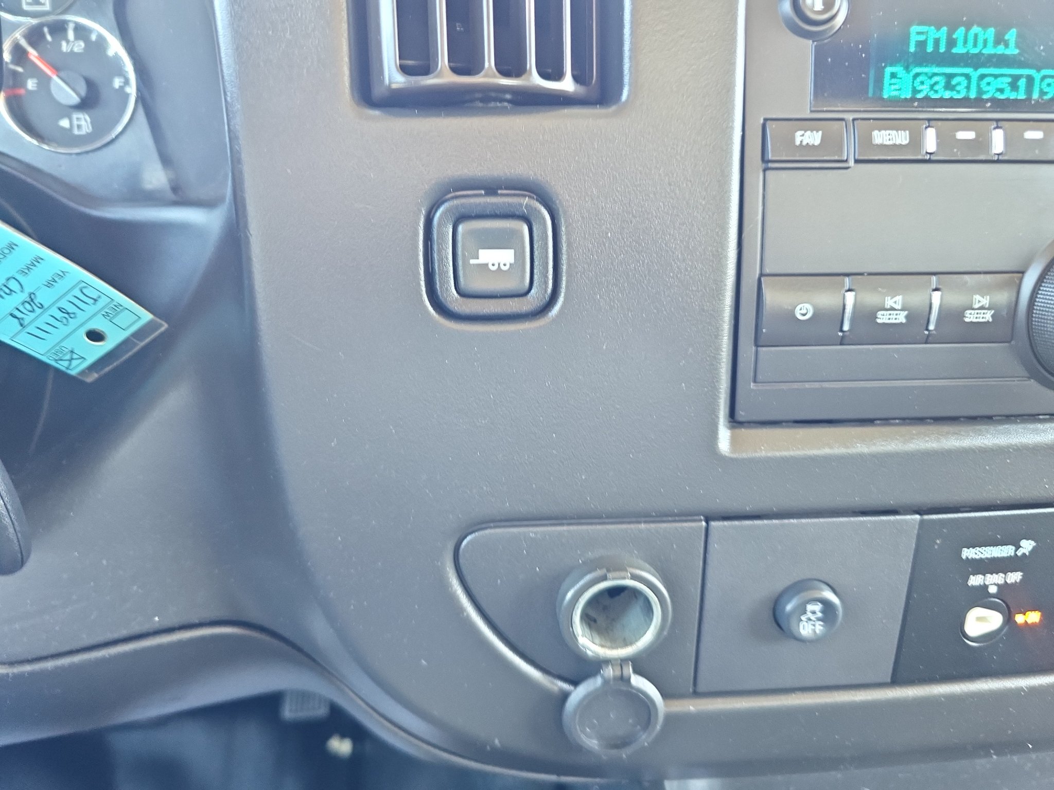 Used 2018 Chevrolet Express 2500 w/ Driver Convenience Package RWD image 24